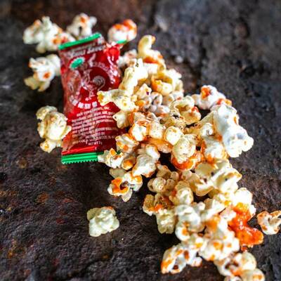 Mont y Boca - Sriracha Popcorn